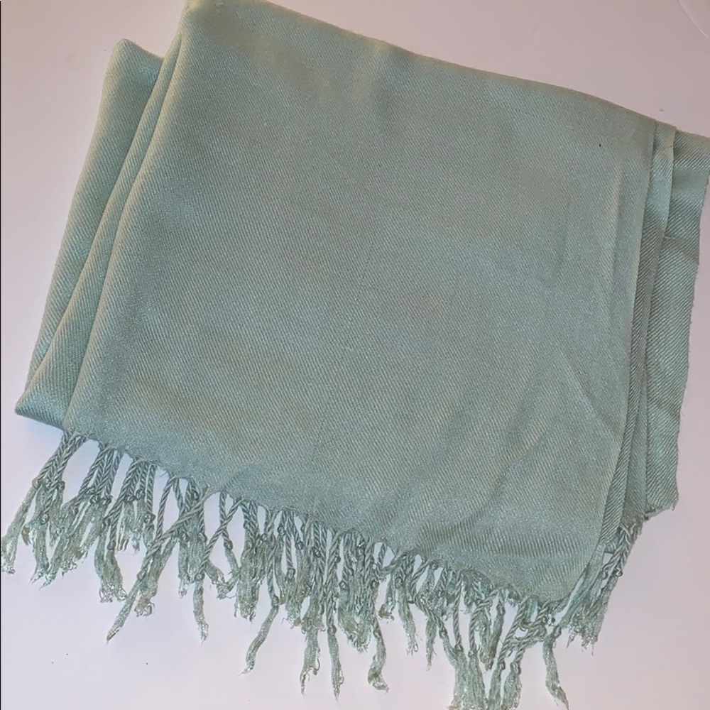 Pashmire Women’s Pale Green Fringed Scarf